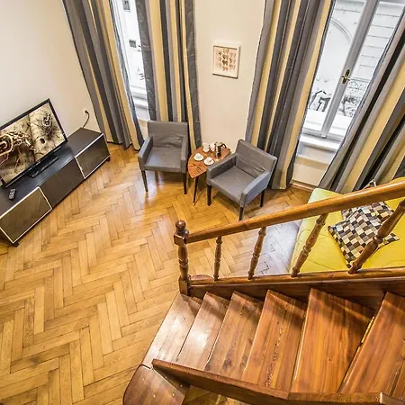 Colonial Ruterra 2bdr Lejlighed *