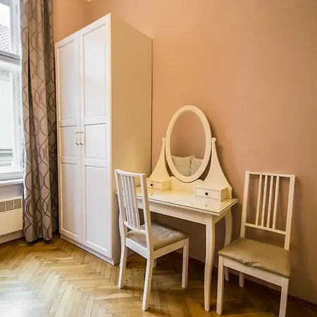 Colonial Ruterra 2bdr Lejlighed
