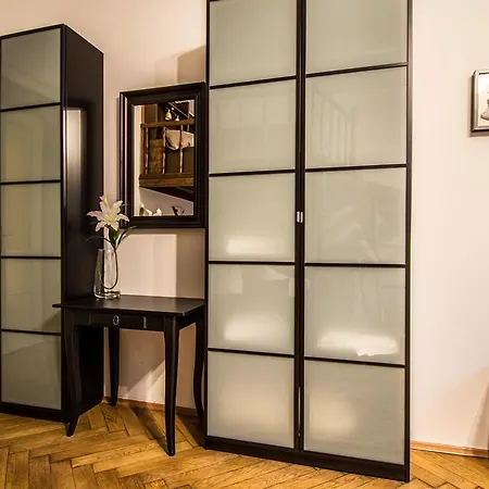 Apartment Colonial Ruterra 2bdr Prague