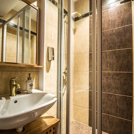 Colonial Ruterra 2bdr Lejlighed *