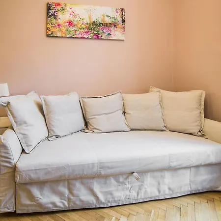Colonial Ruterra 2bdr Apartment Prag