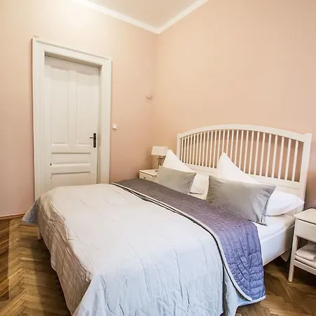 Colonial Ruterra 2bdr Praga